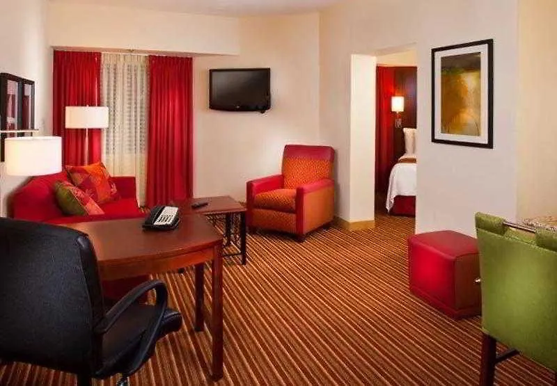 Sonesta Simply Suites Memphis East Poplar Pike