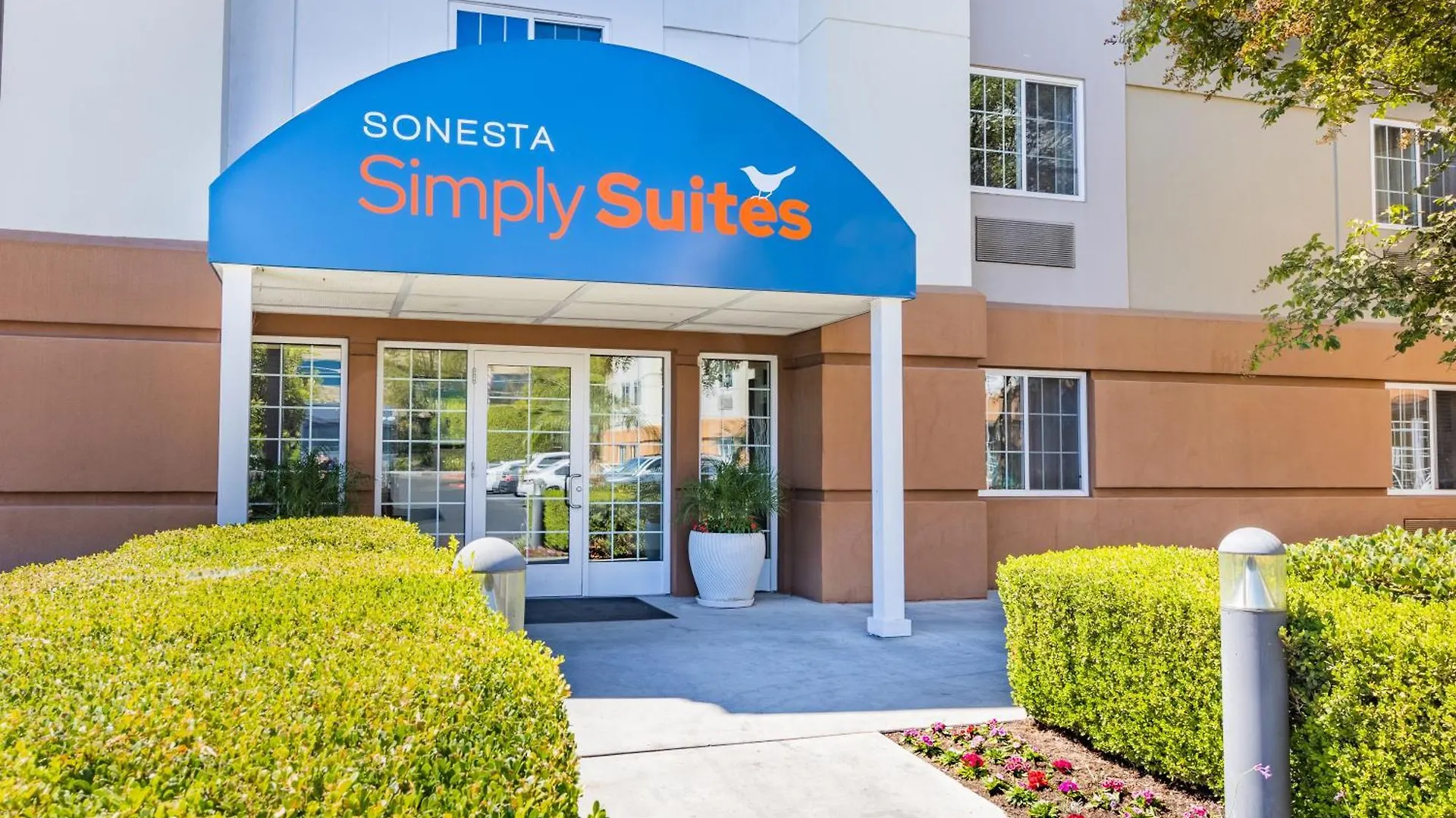 Sonesta Simply Suites Memphis East Poplar Pike