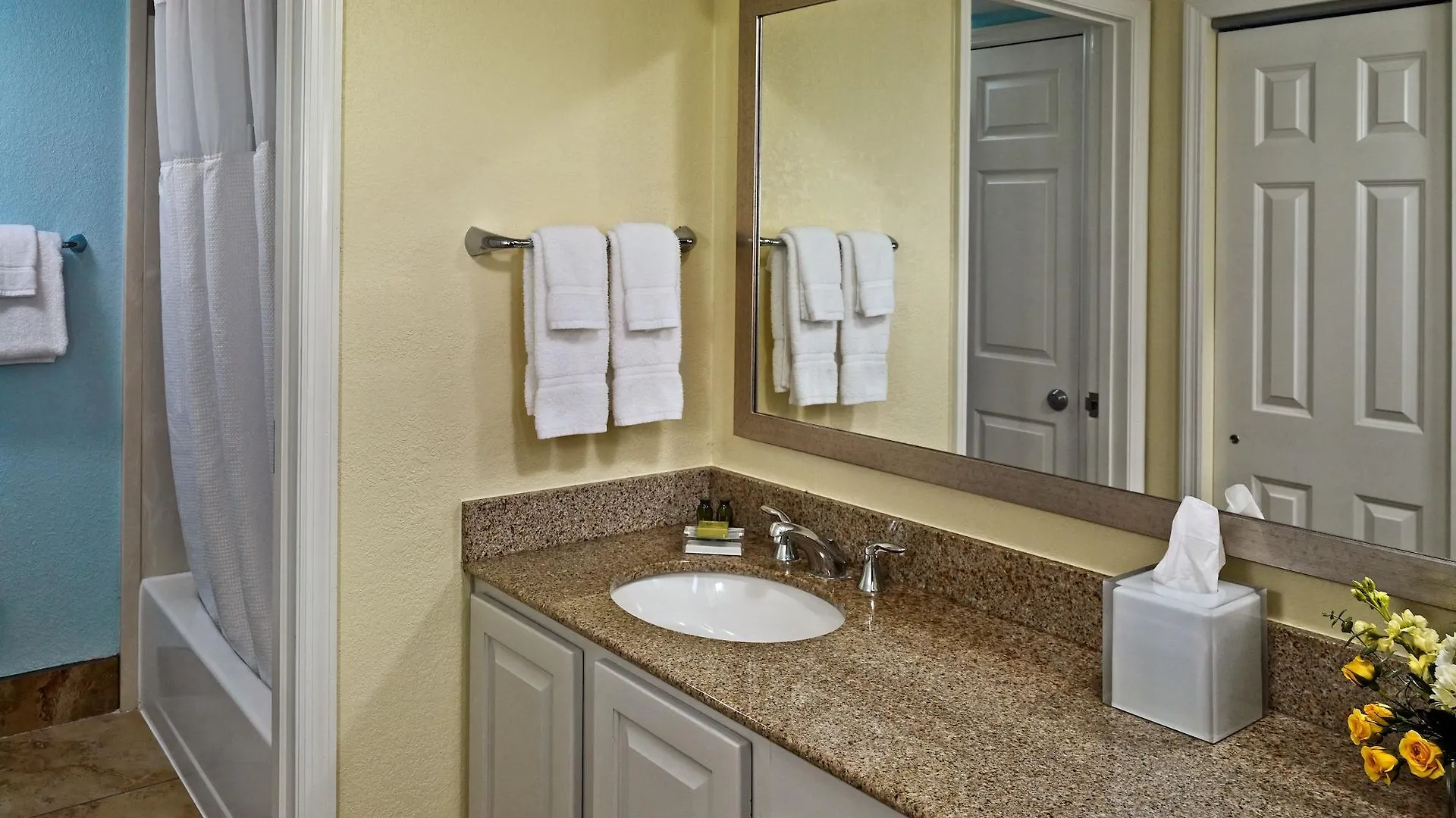 Sonesta Simply Suites Memphis East Poplar Pike Hotel