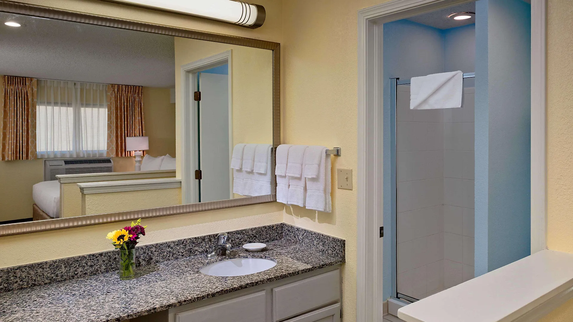 Sonesta Simply Suites Memphis East Poplar Pike Hotel