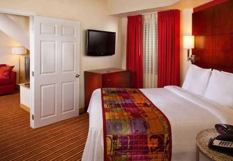 Sonesta Simply Suites Memphis East Poplar Pike 3*,